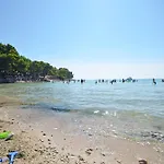 شقة Tomislav