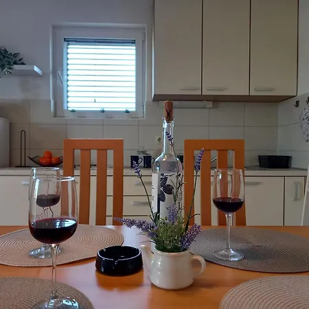 Tomislav Apartment *