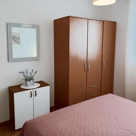 Tomislav Apartment Murter