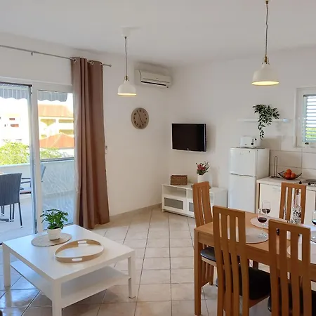 Tomislav Apartment Murter